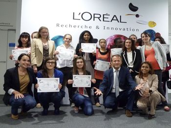 Groupe eleve avec diplome