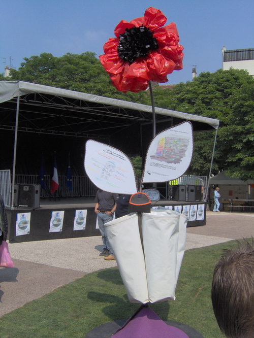 Poubelle "fleurs recycleuses"